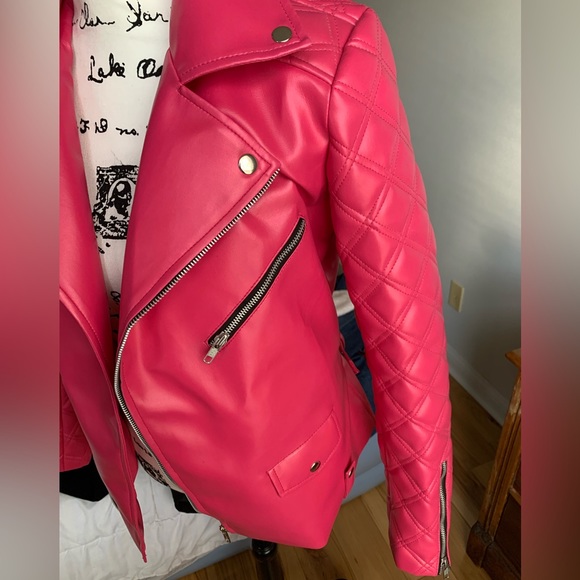 Ordered this after watching Sex Life on Netflix. Color wasn’t right on me. - Picture 3 of 7